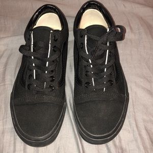 Low top vans, all black